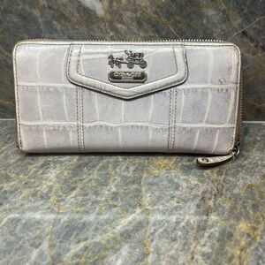 Pre loved Coach Long Zipper wallet